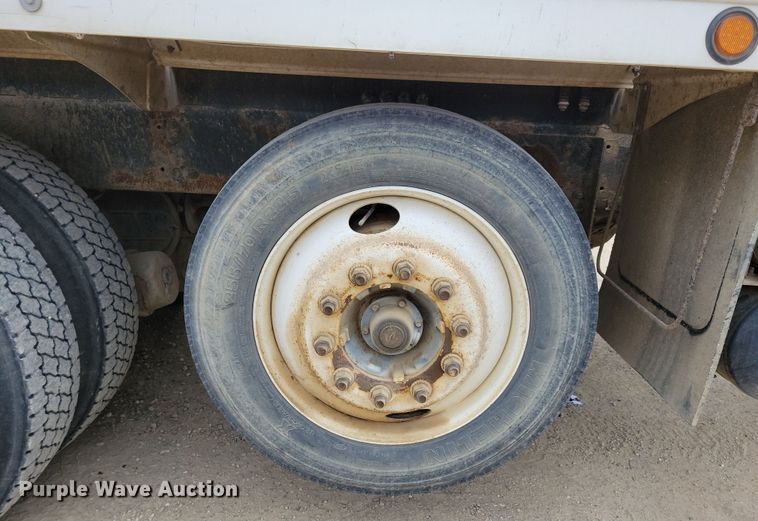 image for item OH9463 2012 Freightliner 114SD ready mix truck