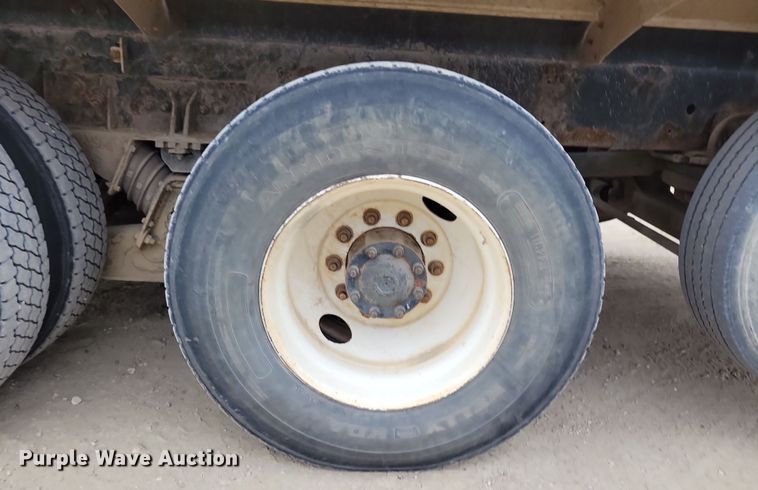 image for item OH9463 2012 Freightliner 114SD ready mix truck