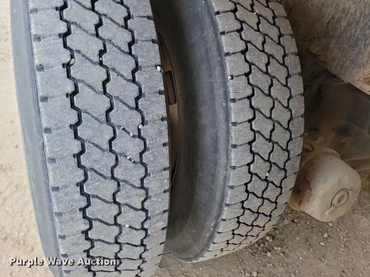 image for item OH9463 2012 Freightliner 114SD ready mix truck