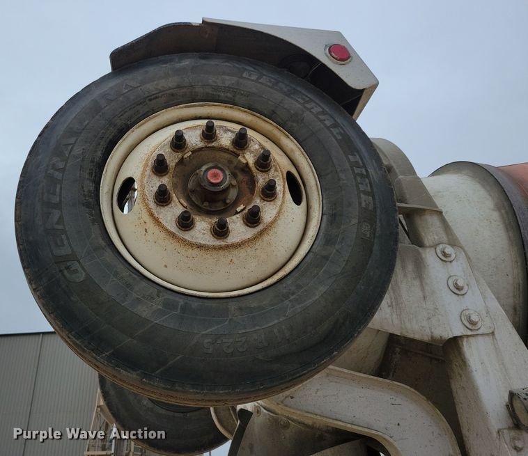 image for item OH9463 2012 Freightliner 114SD ready mix truck