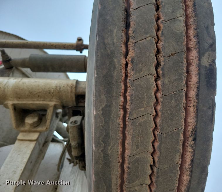 image for item OH9463 2012 Freightliner 114SD ready mix truck