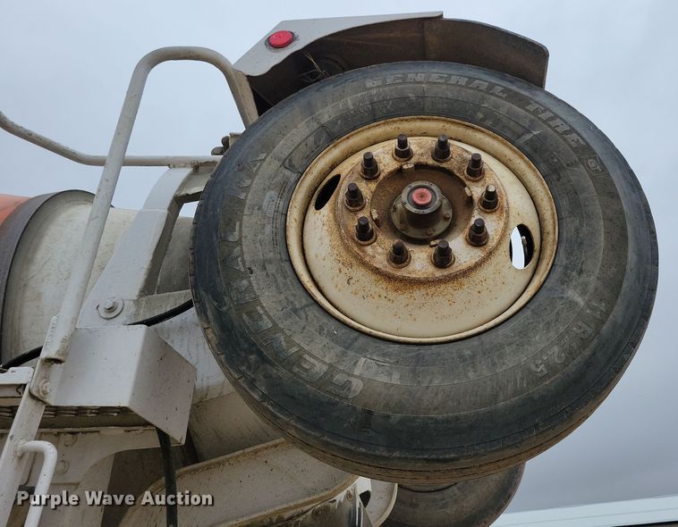 image for item OH9463 2012 Freightliner 114SD ready mix truck