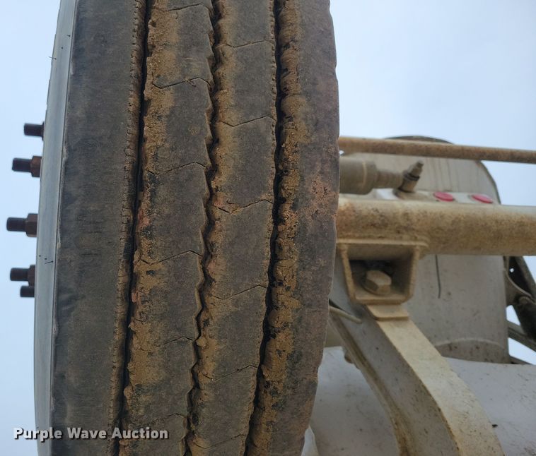 image for item OH9463 2012 Freightliner 114SD ready mix truck