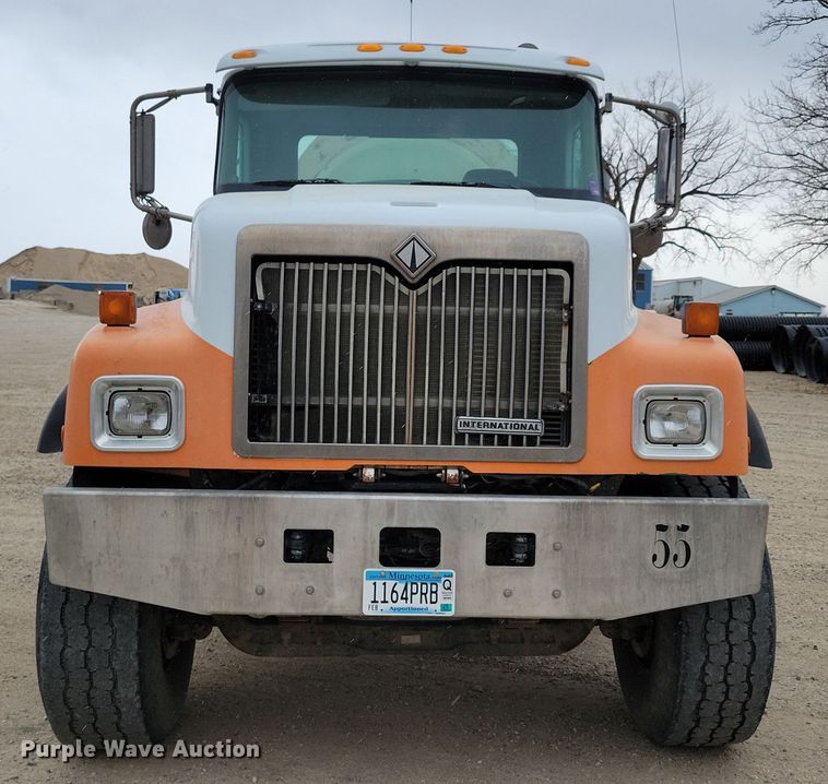 image for item OH9464 2001 International 5500i ready mix truck