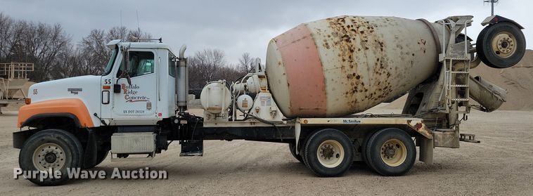 image for item OH9464 2001 International 5500i ready mix truck