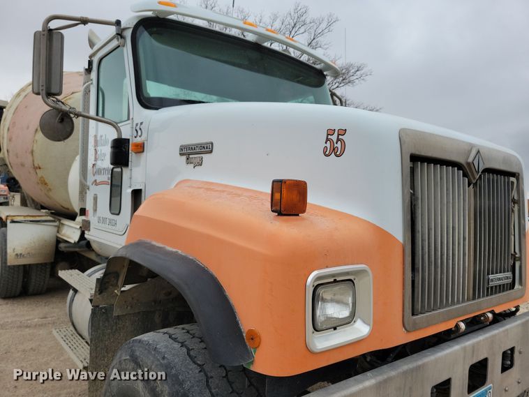 image for item OH9464 2001 International 5500i ready mix truck