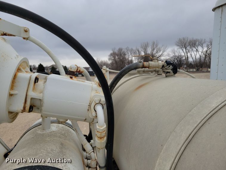 image for item OH9464 2001 International 5500i ready mix truck