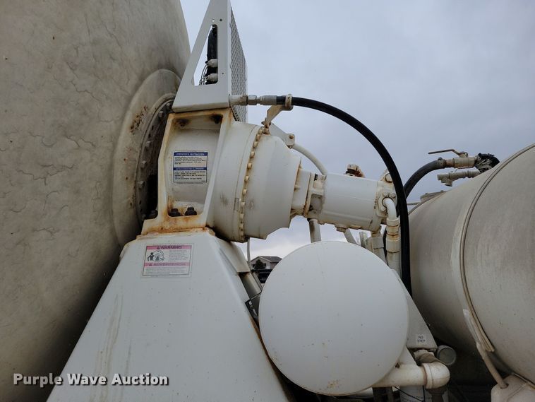 image for item OH9464 2001 International 5500i ready mix truck