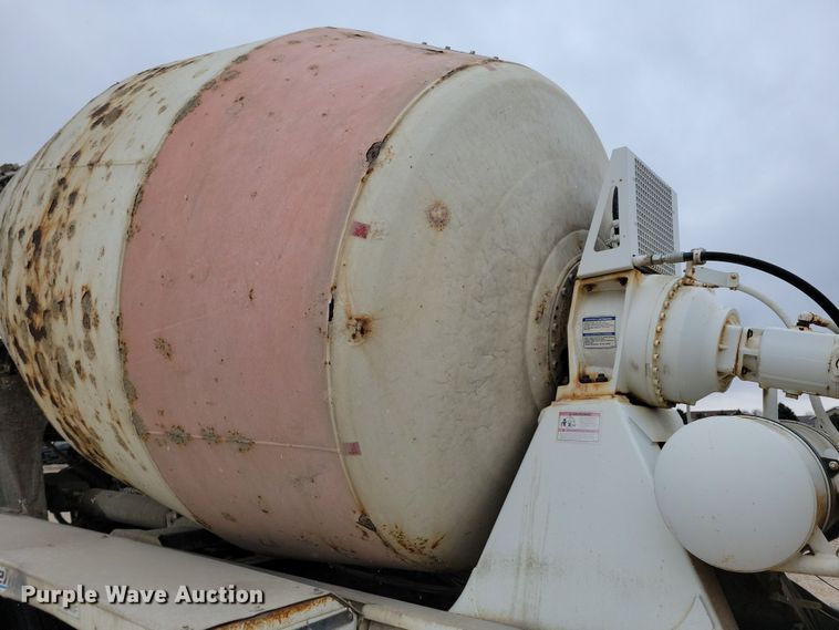 image for item OH9464 2001 International 5500i ready mix truck