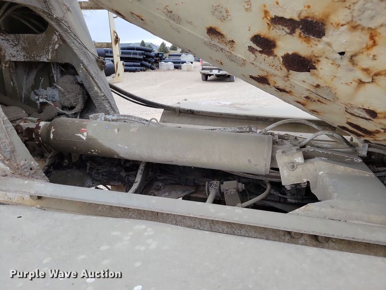 image for item OH9464 2001 International 5500i ready mix truck