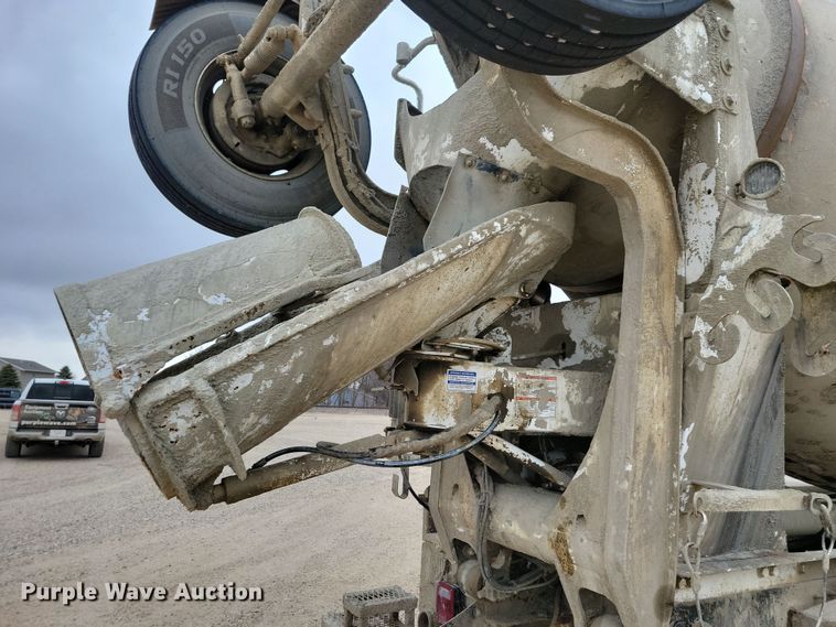 image for item OH9464 2001 International 5500i ready mix truck