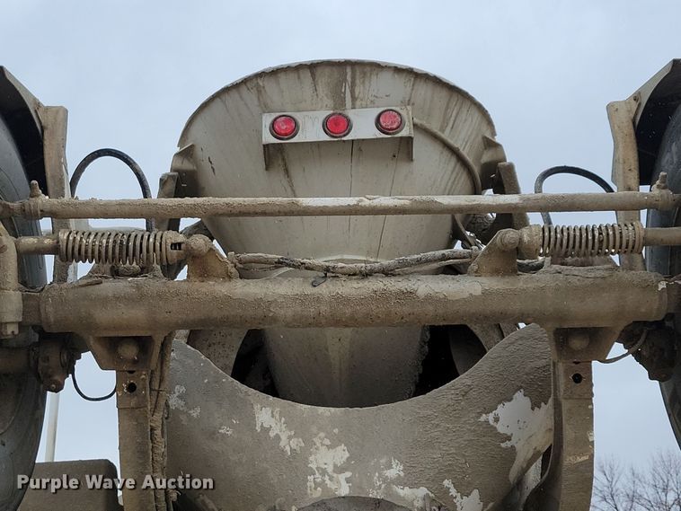 image for item OH9464 2001 International 5500i ready mix truck