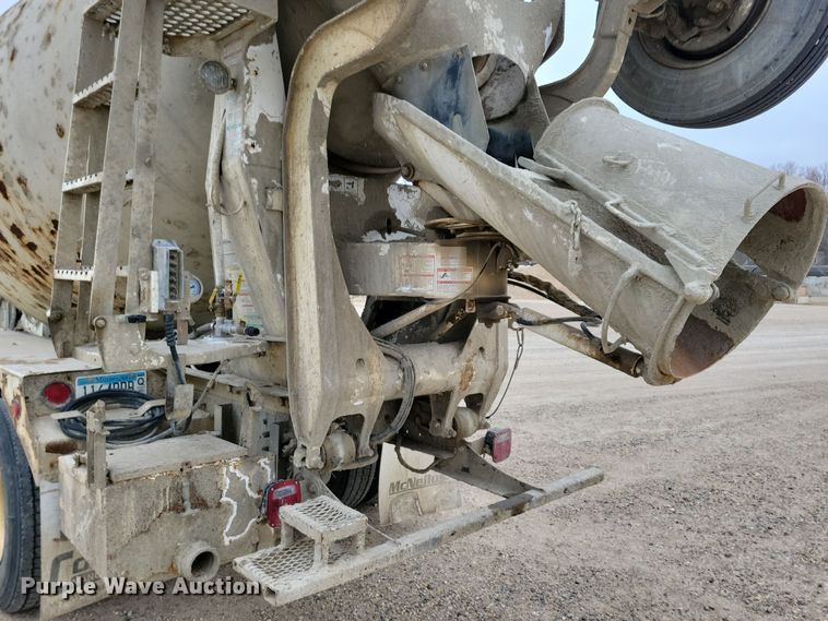 image for item OH9464 2001 International 5500i ready mix truck