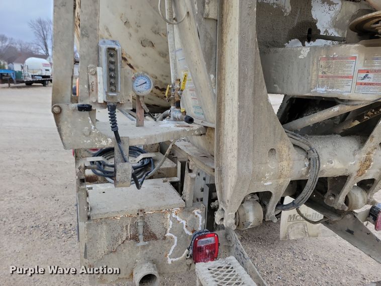 image for item OH9464 2001 International 5500i ready mix truck