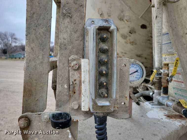 image for item OH9464 2001 International 5500i ready mix truck