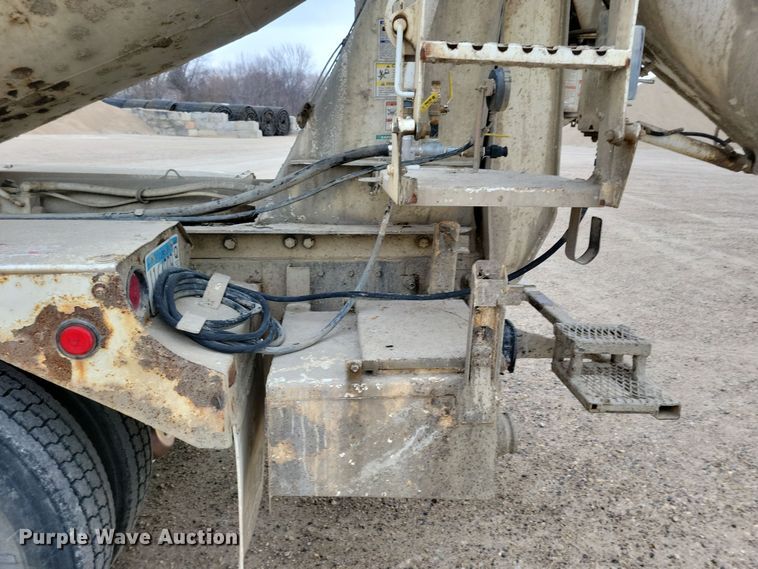 image for item OH9464 2001 International 5500i ready mix truck