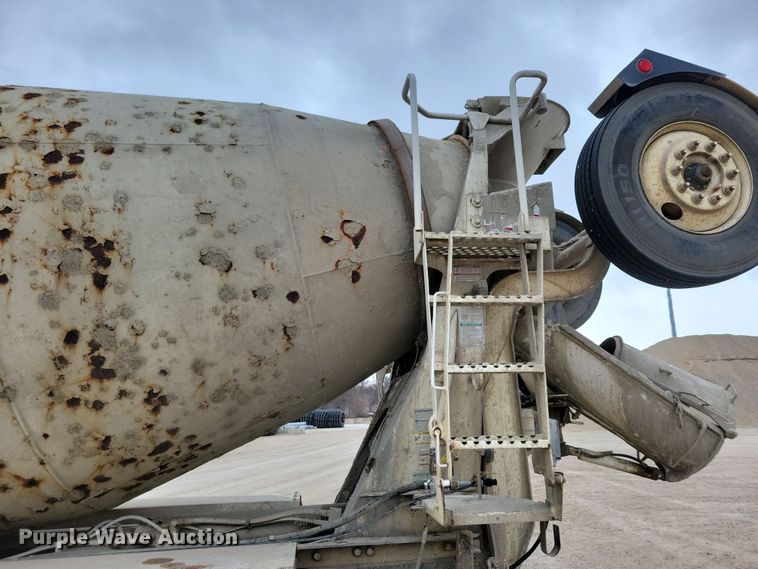 image for item OH9464 2001 International 5500i ready mix truck