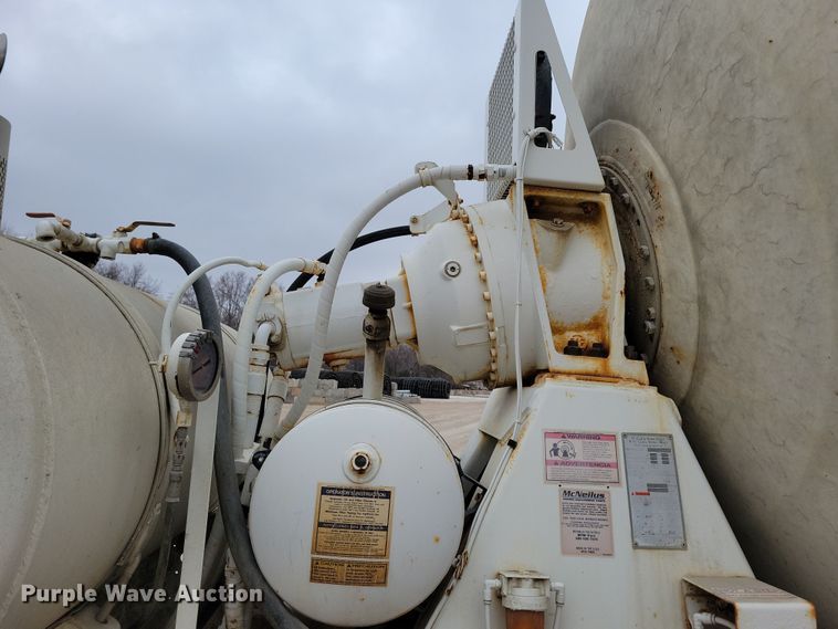 image for item OH9464 2001 International 5500i ready mix truck