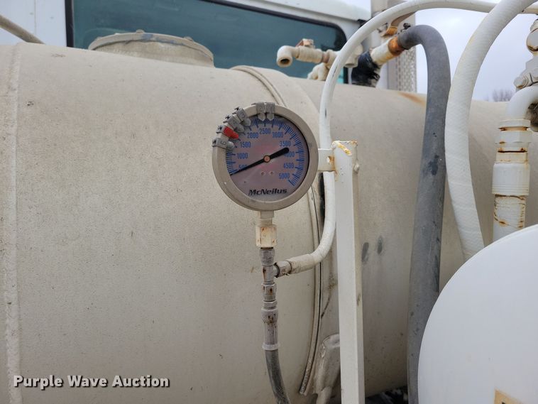 image for item OH9464 2001 International 5500i ready mix truck