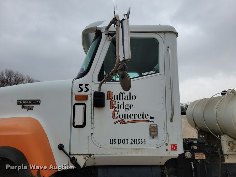 image for item OH9464 2001 International 5500i ready mix truck