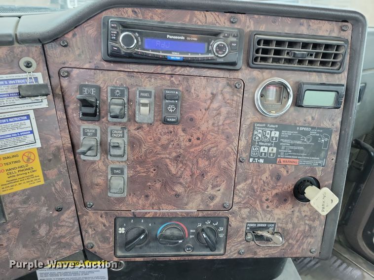 image for item OH9464 2001 International 5500i ready mix truck