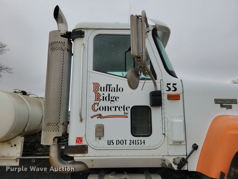 image for item OH9464 2001 International 5500i ready mix truck