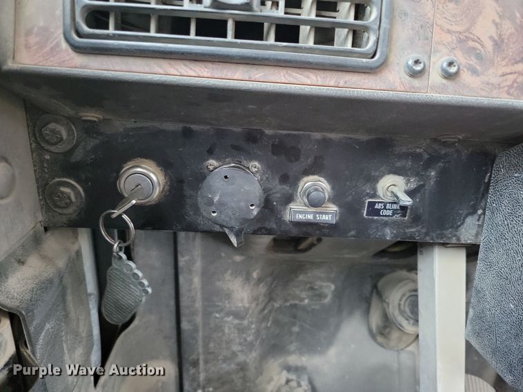 image for item OH9464 2001 International 5500i ready mix truck