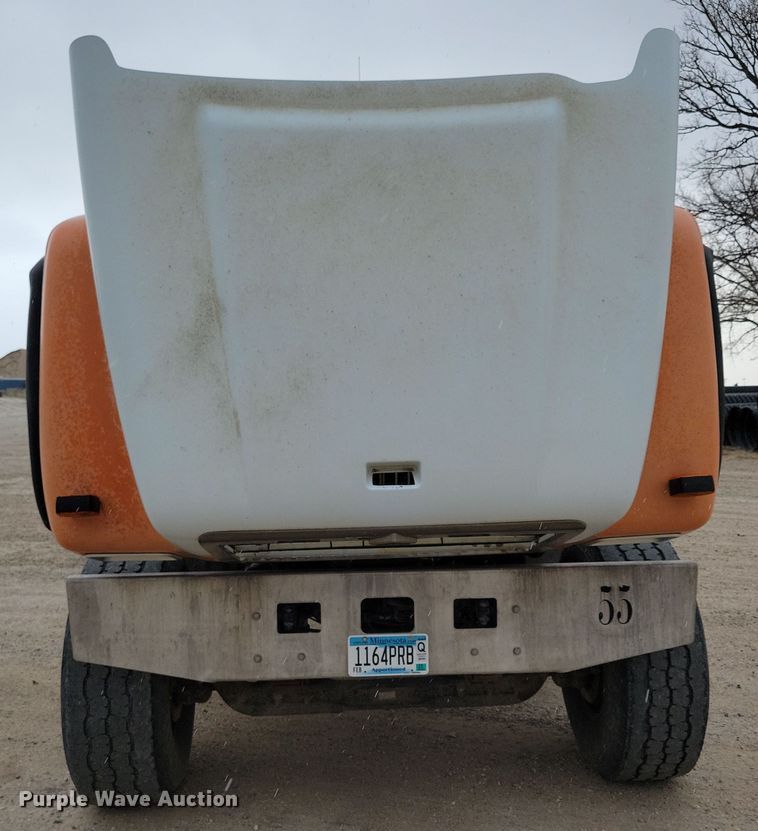 image for item OH9464 2001 International 5500i ready mix truck