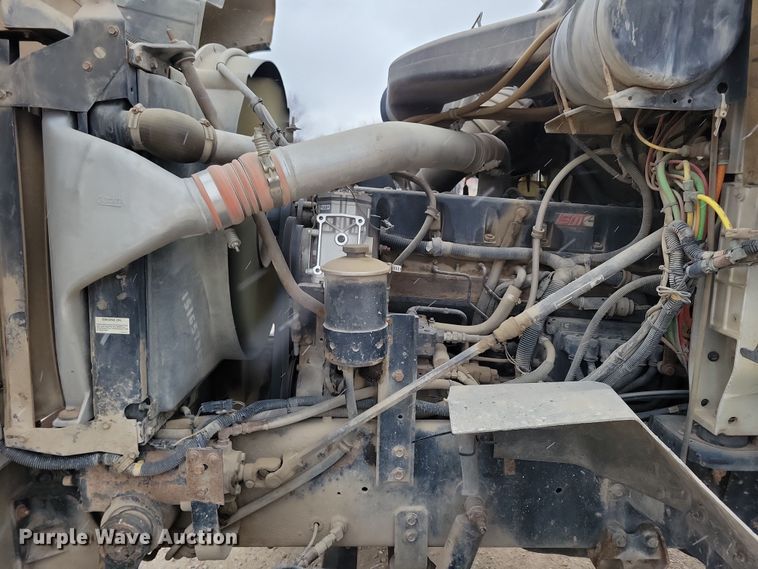 image for item OH9464 2001 International 5500i ready mix truck