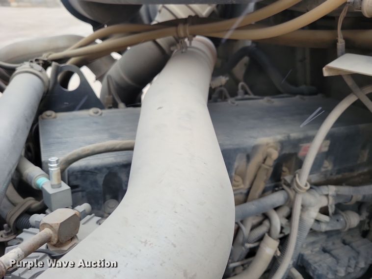 image for item OH9464 2001 International 5500i ready mix truck