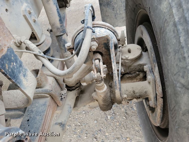 image for item OH9464 2001 International 5500i ready mix truck