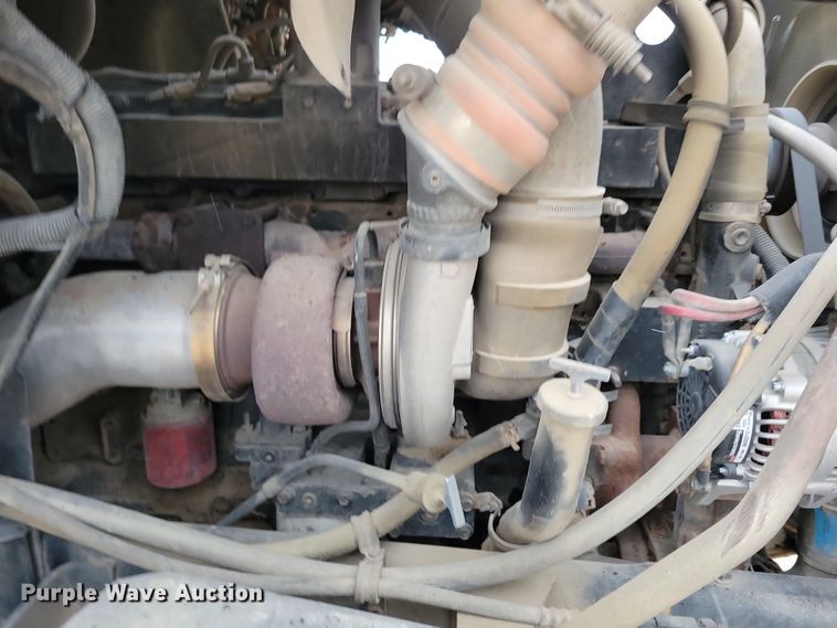 image for item OH9464 2001 International 5500i ready mix truck