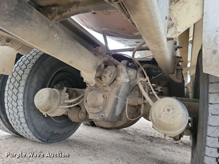 image for item OH9464 2001 International 5500i ready mix truck