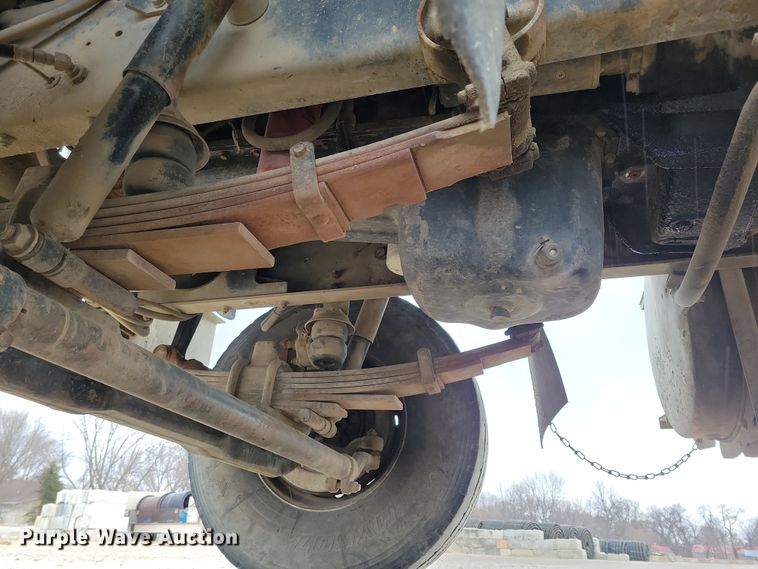 image for item OH9464 2001 International 5500i ready mix truck