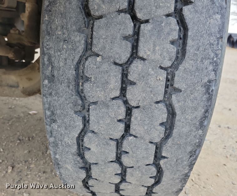 image for item OH9464 2001 International 5500i ready mix truck