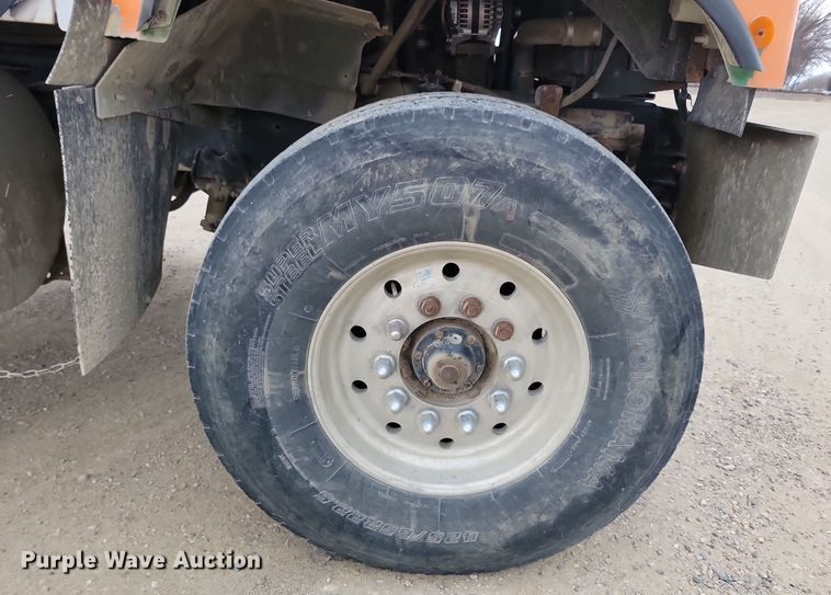 image for item OH9464 2001 International 5500i ready mix truck