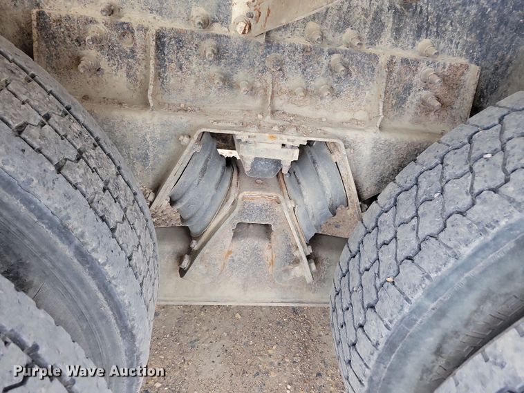 image for item OH9464 2001 International 5500i ready mix truck