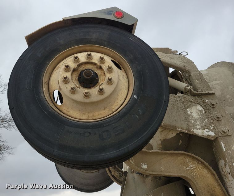 image for item OH9464 2001 International 5500i ready mix truck