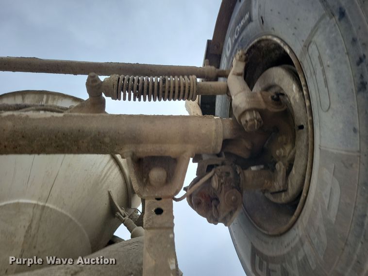 image for item OH9464 2001 International 5500i ready mix truck