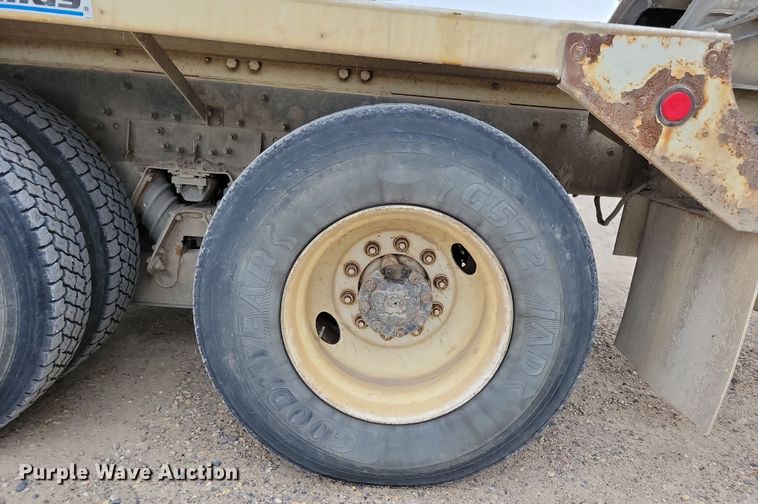 image for item OH9464 2001 International 5500i ready mix truck