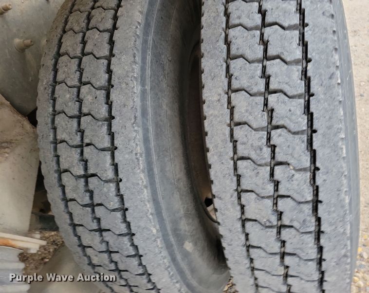 image for item OH9464 2001 International 5500i ready mix truck