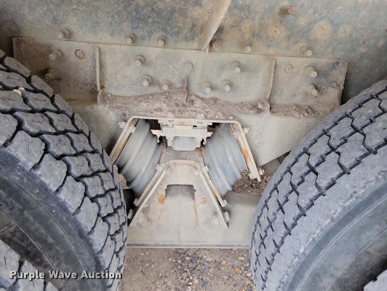 image for item OH9464 2001 International 5500i ready mix truck