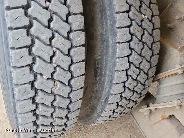 image for item OH9464 2001 International 5500i ready mix truck