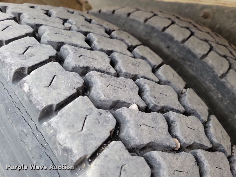 image for item OH9464 2001 International 5500i ready mix truck