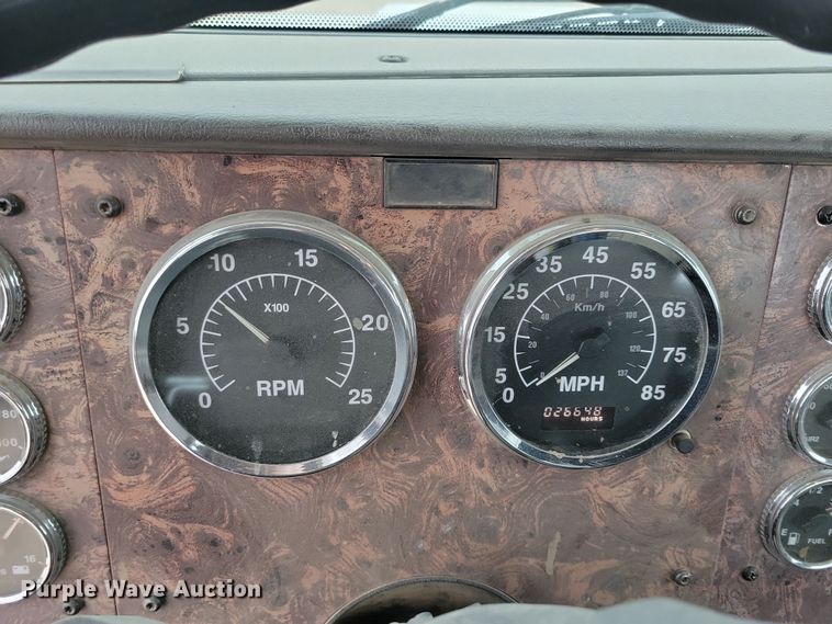 image for item OH9464 2001 International 5500i ready mix truck