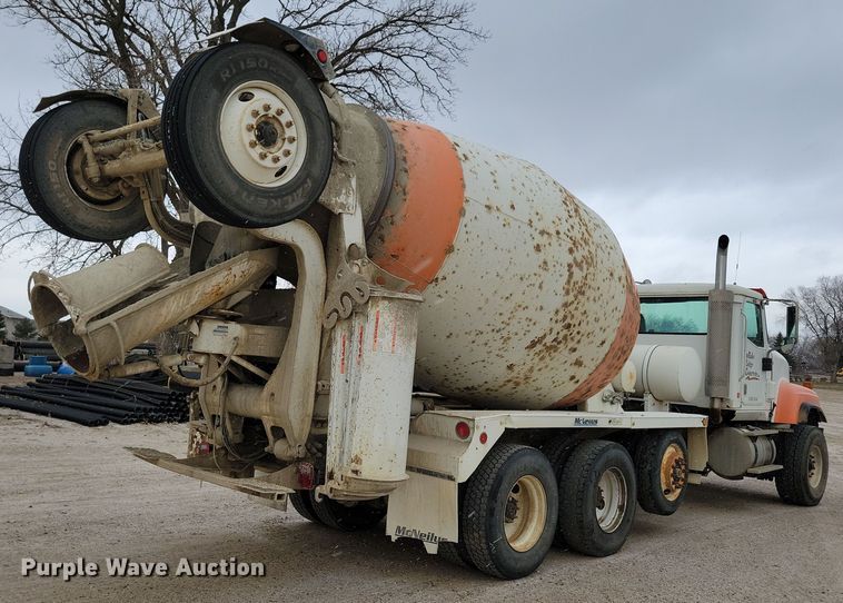 image for item OH9465 2004 International 5500i ready mix truck