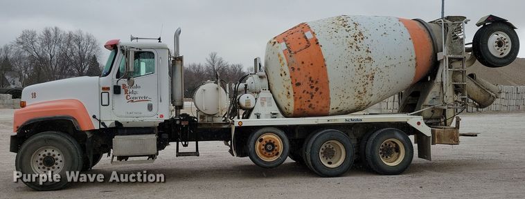 image for item OH9465 2004 International 5500i ready mix truck