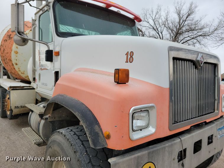 image for item OH9465 2004 International 5500i ready mix truck