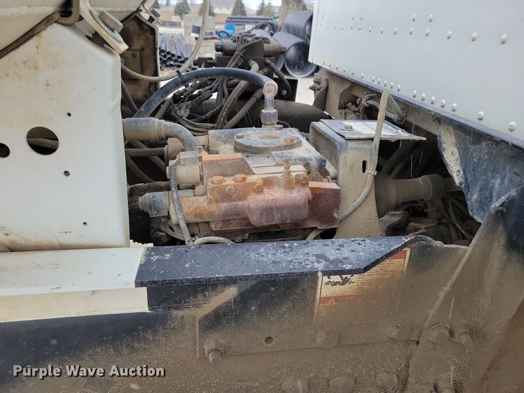 image for item OH9465 2004 International 5500i ready mix truck