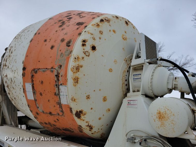 image for item OH9465 2004 International 5500i ready mix truck